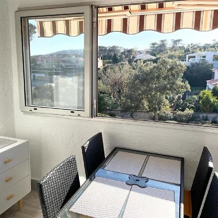 Entre St-Raphael Et St-Tropez. Studio Pieds Dans L'Eau, A Partir De 600 Euros/Semaine. Сен-Глф Экстерьер фото