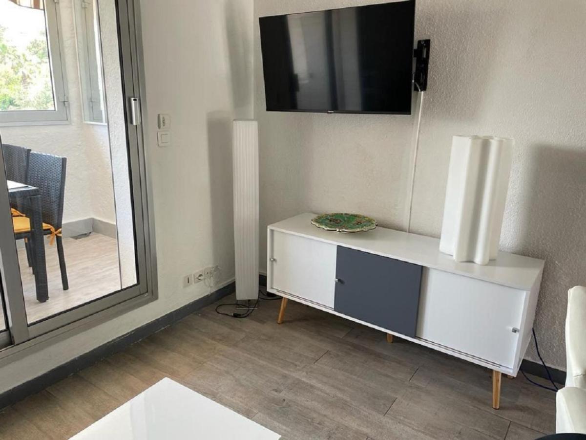 Entre St-Raphael Et St-Tropez. Studio Pieds Dans L'Eau, A Partir De 600 Euros/Semaine. Сен-Глф Экстерьер фото