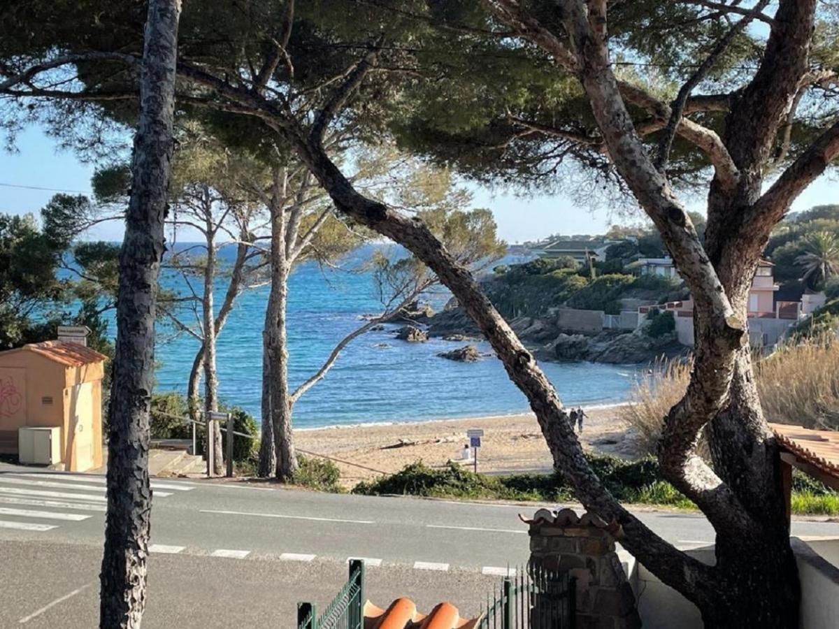 Entre St-Raphael Et St-Tropez. Studio Pieds Dans L'Eau, A Partir De 600 Euros/Semaine. Сен-Глф Экстерьер фото