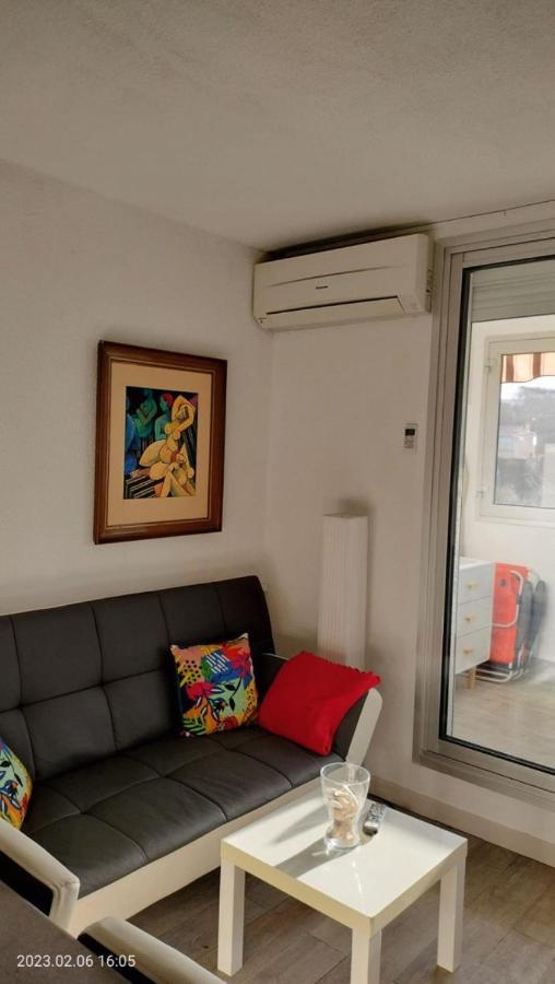 Entre St-Raphael Et St-Tropez. Studio Pieds Dans L'Eau, A Partir De 600 Euros/Semaine. Сен-Глф Экстерьер фото