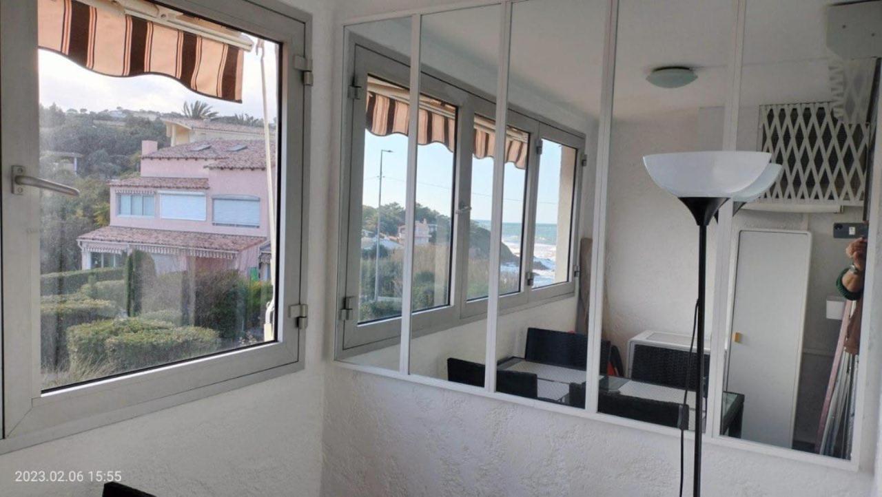 Entre St-Raphael Et St-Tropez. Studio Pieds Dans L'Eau, A Partir De 600 Euros/Semaine. Сен-Глф Экстерьер фото