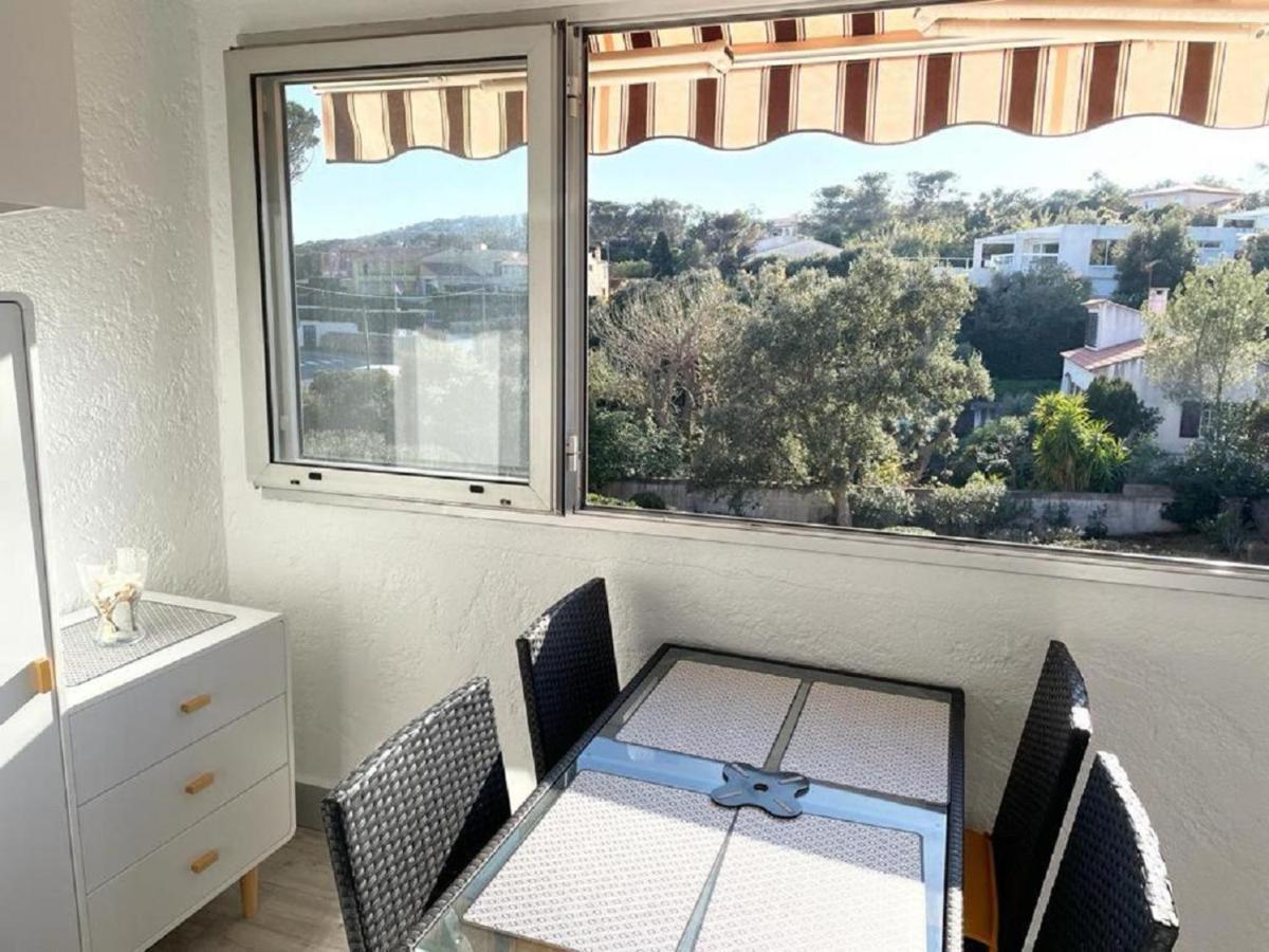 Entre St-Raphael Et St-Tropez. Studio Pieds Dans L'Eau, A Partir De 600 Euros/Semaine. Сен-Глф Экстерьер фото