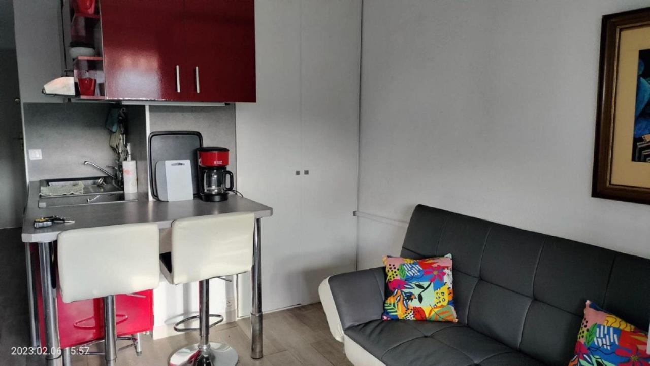Entre St-Raphael Et St-Tropez. Studio Pieds Dans L'Eau, A Partir De 600 Euros/Semaine. Сен-Глф Экстерьер фото